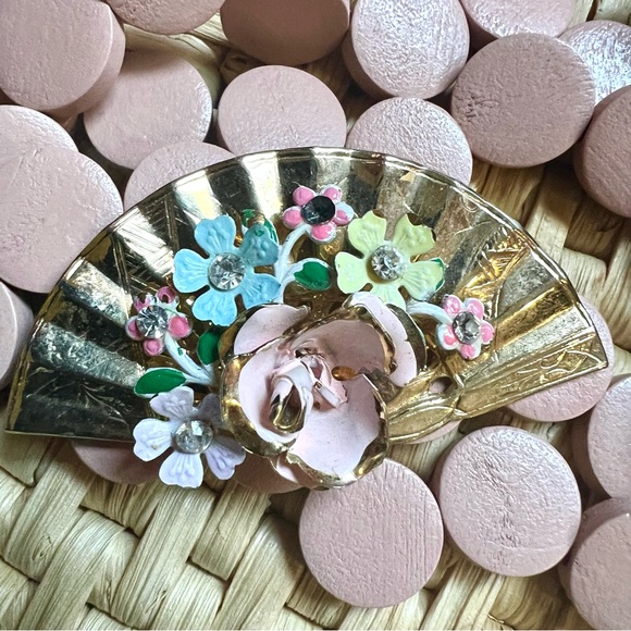 Vintage Enamel Painted Rhinestone Floral Fan Mid Century Brooch - Picture 3 of 5